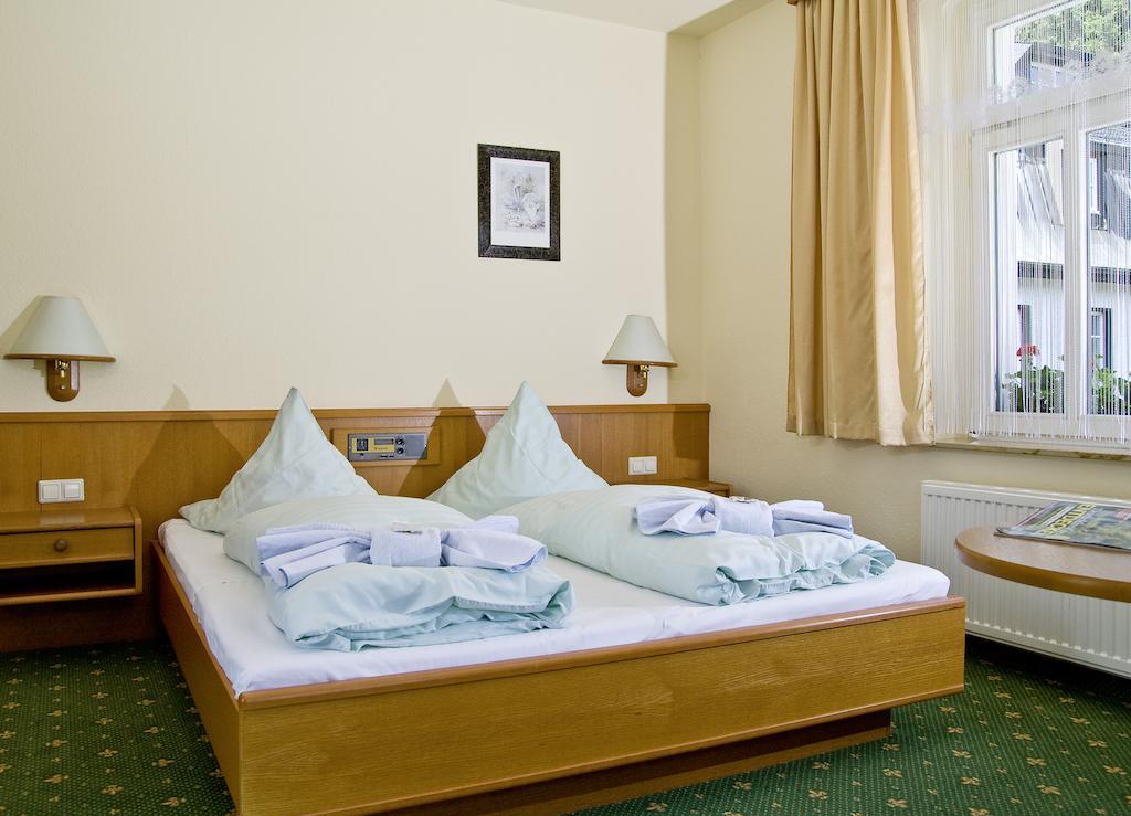 Land-Gut-Hotel Cafe Meier คัวร์ออร์ท ออยบิน ภายนอก รูปภาพ